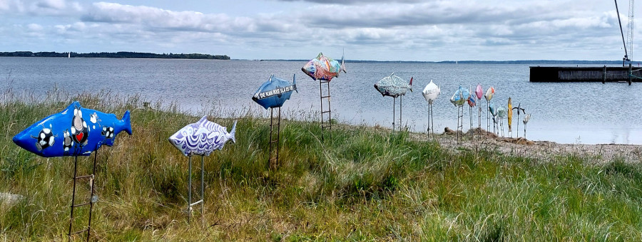 Fur Fish Parade foran Fur Kirke